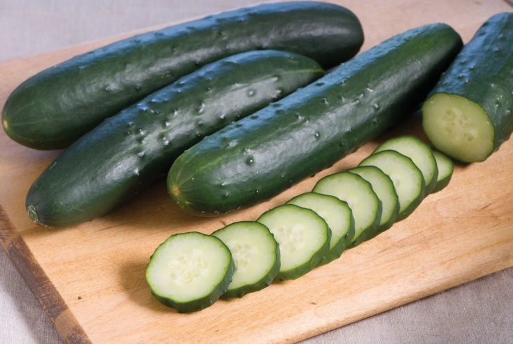 Cucumber (organic)  - per lb.